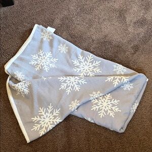 Blue Snowflake Fleece Throw Blanket